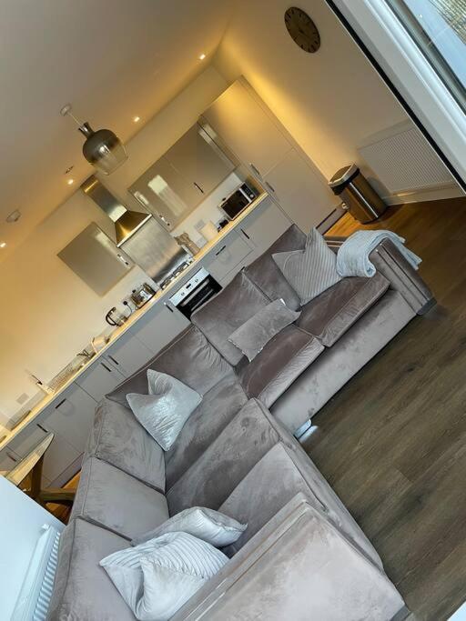 Spacious Apartment In The Heart Of Chelmsford Exterior photo